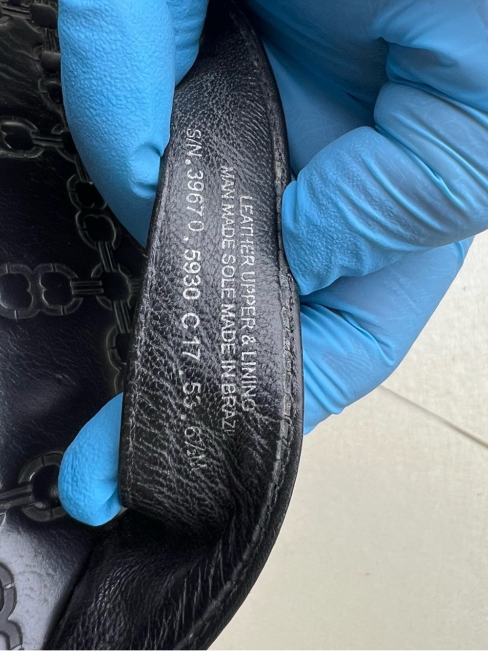 Tory Burch Black Leather Embossed Logo Thong Sandals with Gold Emblem Size 6 1/2 - Picture 6 of 7
